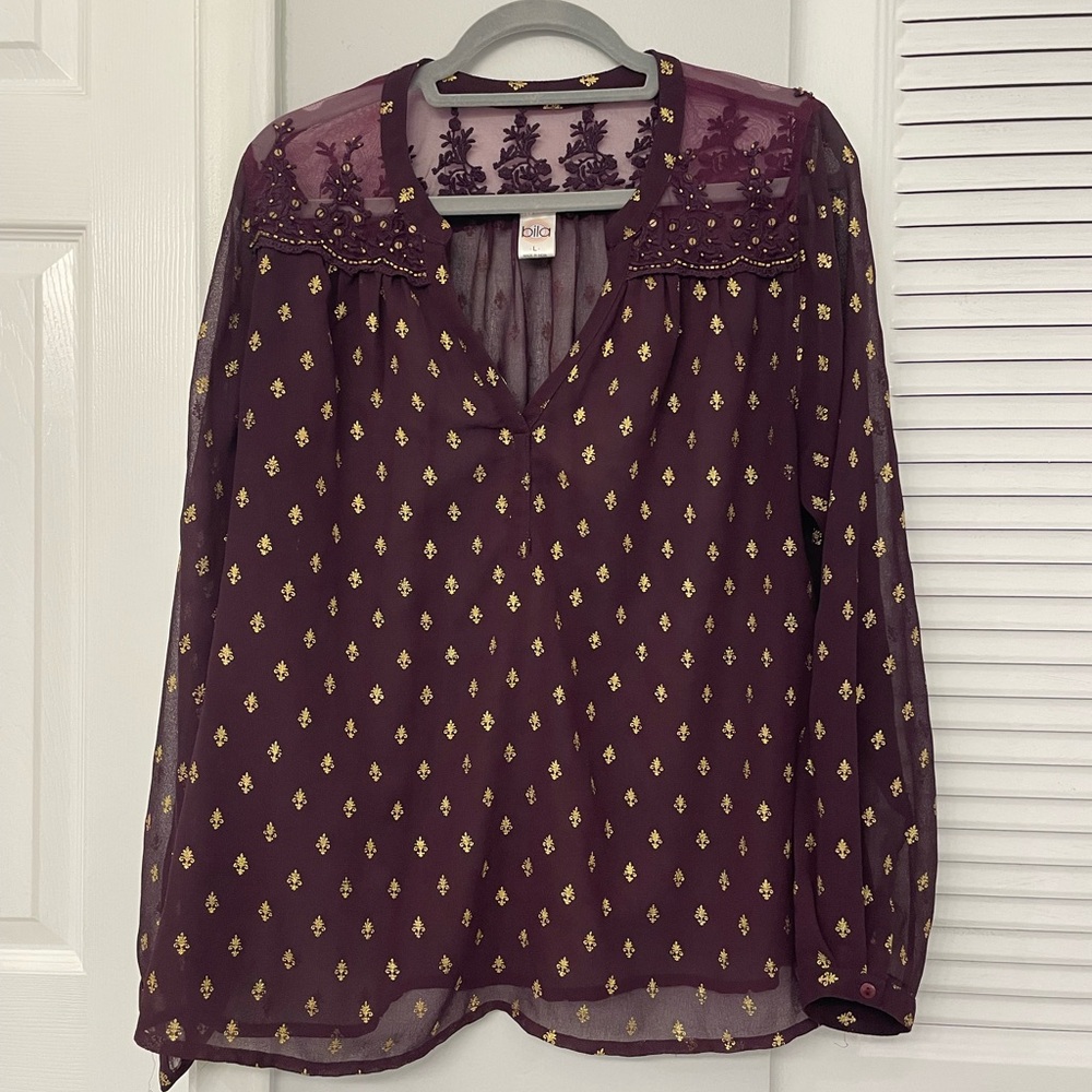 Bila Red and White Puff Sleeve Graphic Blouse